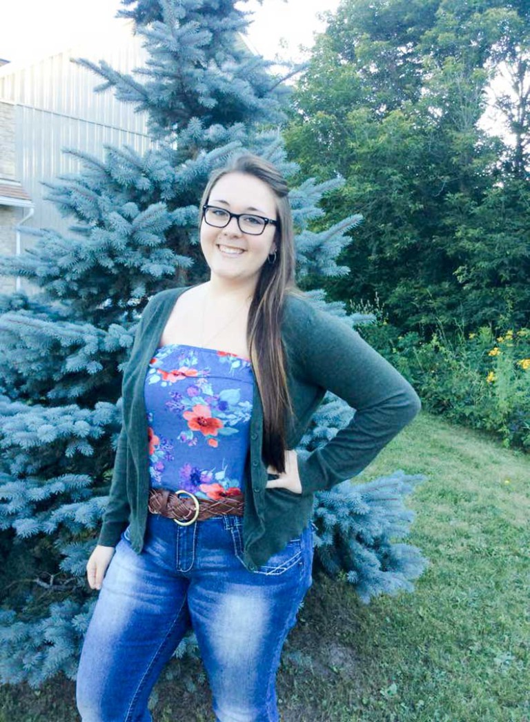 Reigning Prov Bay Fair Ambassador attends Ontario Agricultural Societies convention