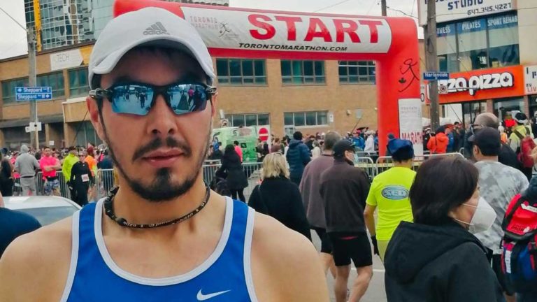 Christian Kaiser-Fox participates in Toronto Waterfront Marathon