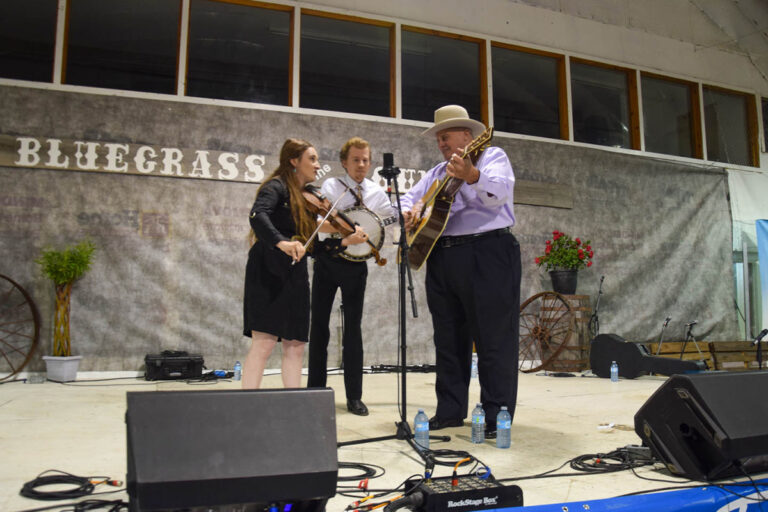Bluegrass in the Country draws large and happy crowds