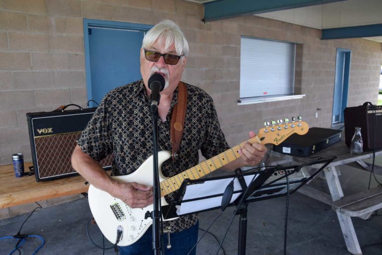 Rendezvous flotillas pack Little Current docks