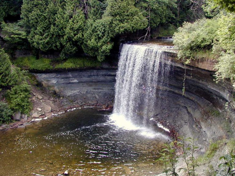 Bridal Veil Falls listed as one of five  waterfalls in Ontario that ‘has to be seen’