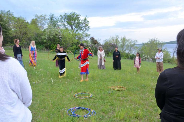 Chinese visitors to Debaj sample Ontario tourism