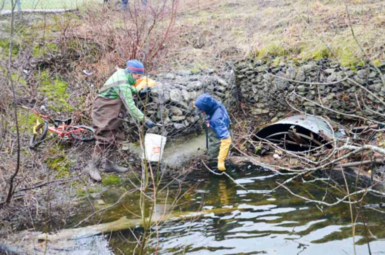 Wiikwemkoong students tackle Smith Bay Creek cleanup