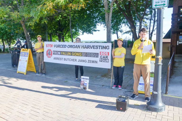 Falun Gong activists visit Manitoulin