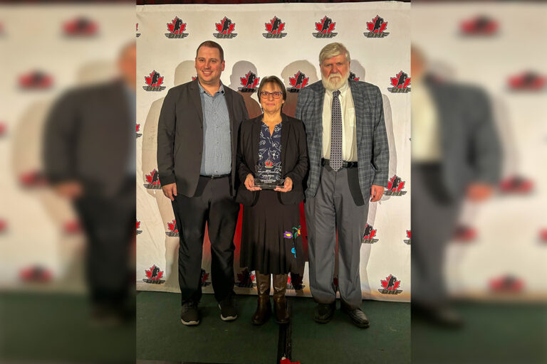 Gayle Payette given inaugural award by Hockey Federation