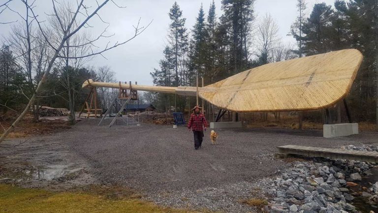 Giant paddle gives homage to veterans
