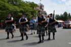 HW-parade-pipers