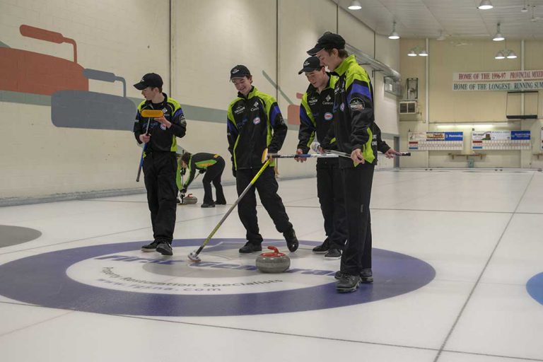 Young Northern Ontario curlers  face off in Little Current playdowns