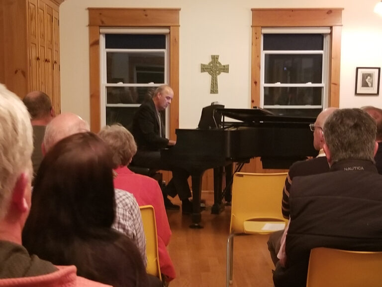 Arrogant Worm Michael McCormick holds home concert piano recital in Mindemoya