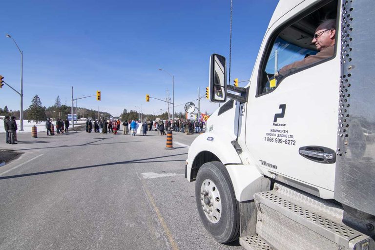 Solidarity protest slows highway traffic