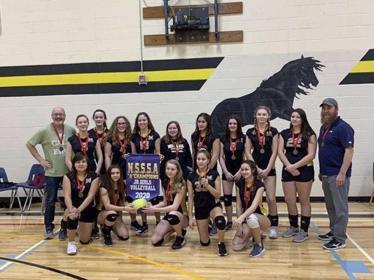 Junior Mustangs girls’ volleyball team clinches North Shore championships on home court