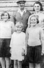 NT-Guy-and-Janet-with-their-offspring.-left-to-right-Norma,-Lottie-and-Anita-in-the-mid-1930’s