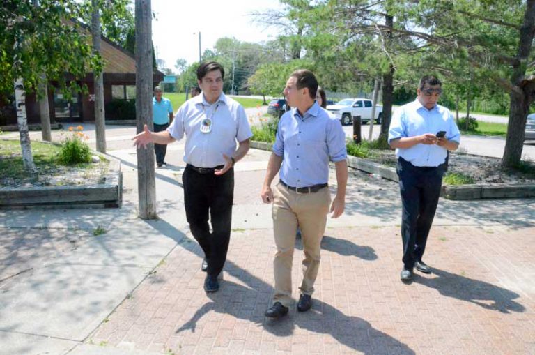 Patrick Brown visits Wiikwemkoong; first Ontario Tory leader to go ‘across the bay’