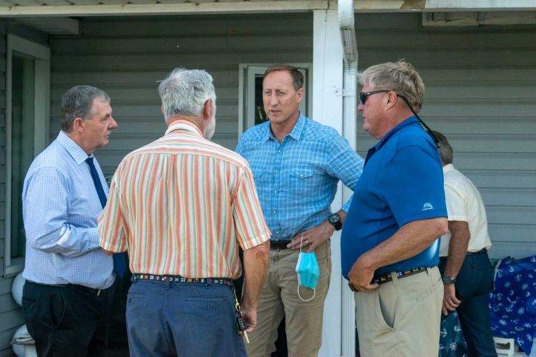 Conservative Party leadership hopeful Peter MacKay makes Manitoulin stop, declares intent to be a unifying leader