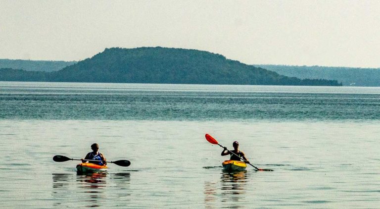 Lake Mindemoya: Abundant beach options