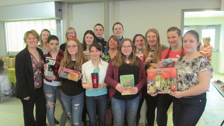 Grade 8 class holds very successful fundraising dinner-dance!