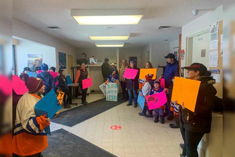 Mindemoya Arena Friends