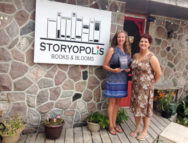 Jennifer Farquhar holds book signing in Kagawong