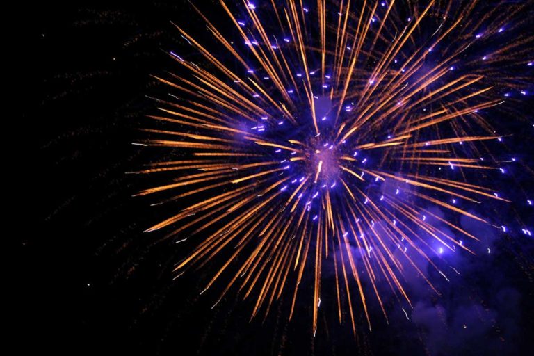 Spectacular fireworks pay tribute to police officers