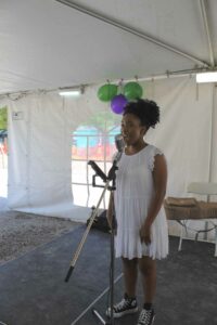 Evansville singer Ellie Maxwell entertains a large crowd.