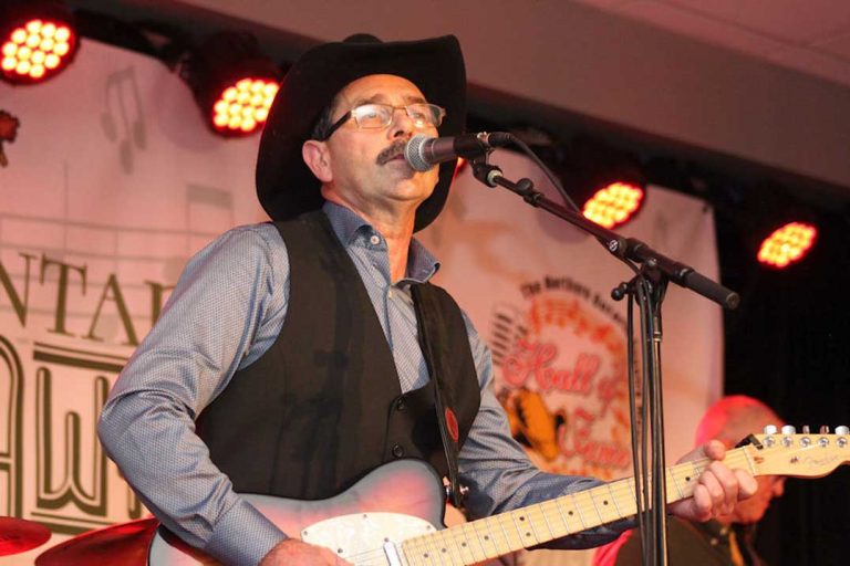 Mindemoya musician Larry Karn inducted into Great Northern Opry