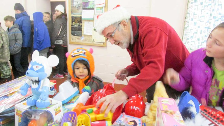 Christmas shopping free this weekend for kids