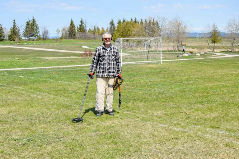 Sudbury metal detectors scour Island beaches for lost treasures