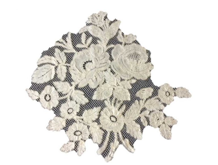 The shining stars of lace