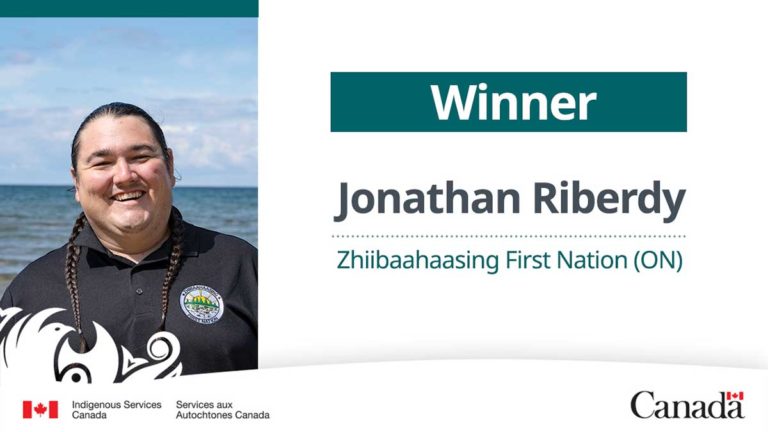Zhiibaahaasing water operator wins national leadership award