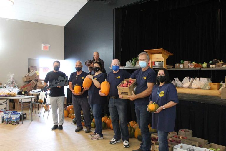 Island community shows great support for Gore Bay Rotary fall produce auction