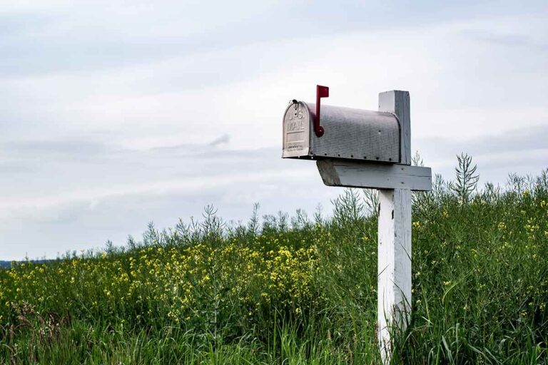 Red Flags on mailboxes raises red flags among Billings council members