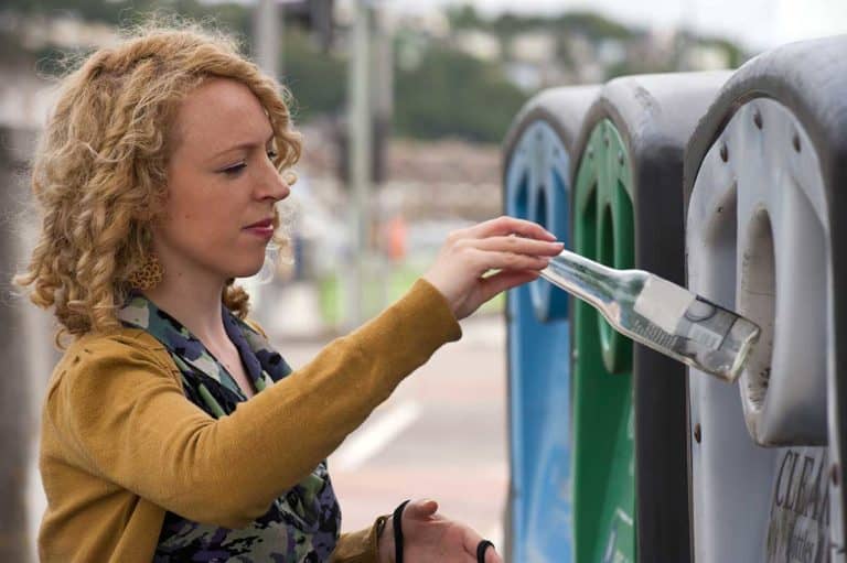 Concerned Islanders discuss cancellation of glass recycling, potential solutions